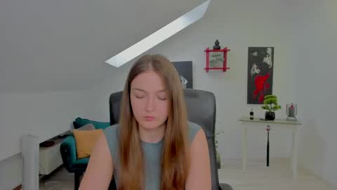 annewilsonn online show from May 18, 6:41 am