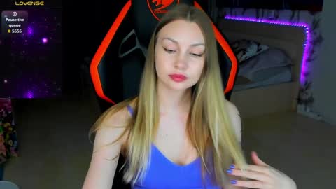 Annie online show from April 5, 11:15 pm