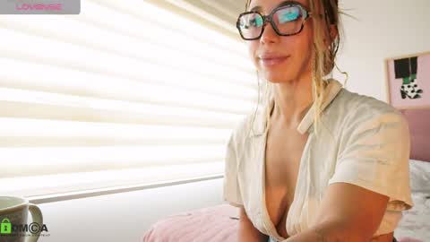 Annie online show from April 12, 3:48 pm