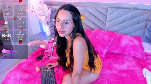 Snapshot of annie_lought chatting on January 10, 1:20 pm online show from January 10, 1:20 pm