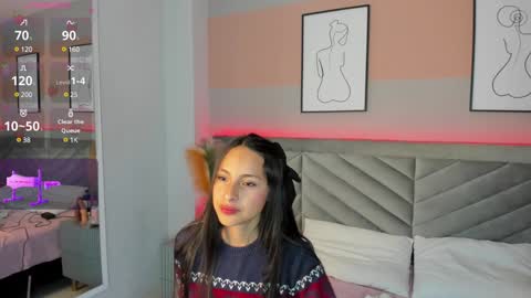 Snapshot of annie_lought chatting on December 7, 11:18 am online show from December 7, 11:18 am