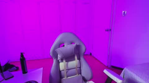 Annie Rose online show from November 2, 5:00 am