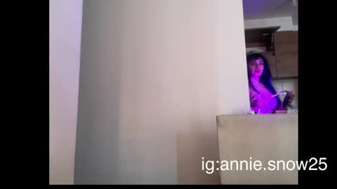 JEANNE no olvides seguirme dont forget follow me  uu online show from March 11, 7:25 pm