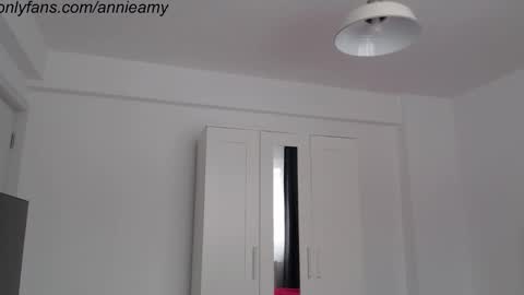 Annie online show from February 17, 1:00 pm