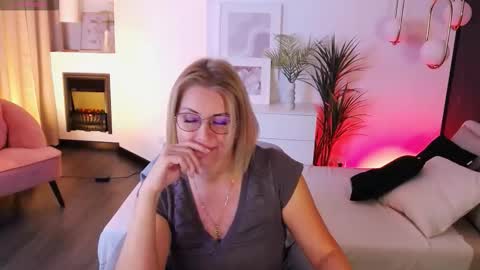 Annie online show from October 5, 5:34 am