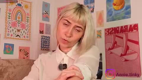 annietinky online show from March 23, 12:50 am