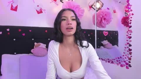 Annie Evans  online show from February 19, 4:56 am