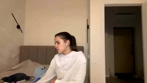 Leila Bruno online show from October 17, 5:05 pm