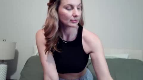 heyitsansley online show from April 19, 2:44 am