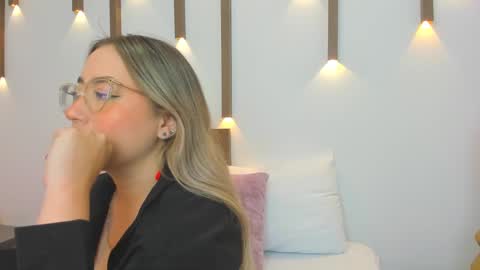 Snapshot of antonella_cutie_ chatting on February 15, 12:01 pm A N T O N E L L A online show from February 15, 12:01 pm