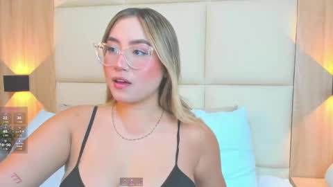 Snapshot of antonella_cutie_ chatting on September 24, 12:37 pm A N T O N E L L A online show from September 24, 12:37 pm