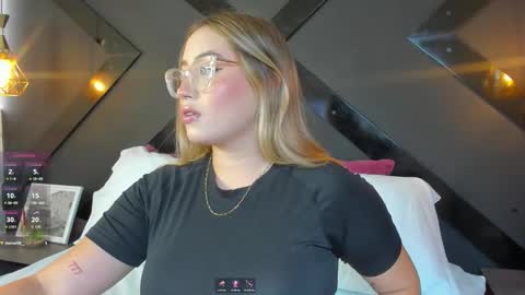 Snapshot of antonella_cutie_ chatting on October 13, 7:05 pm A N T O N E L L A online show from October 13, 7:05 pm