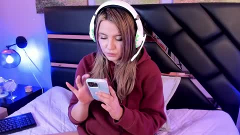 My name is Andrea  thumb up me please its important online show from December 10, 9:11 pm