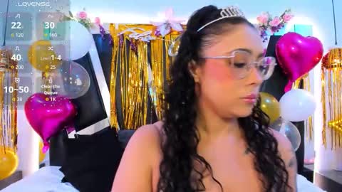 A N T O N E L L E  online show from February 12, 11:34 am