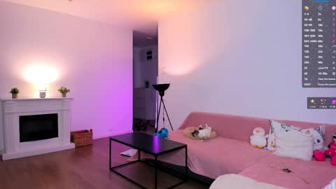 Anysa Smith online show from April 11, 8:23 pm