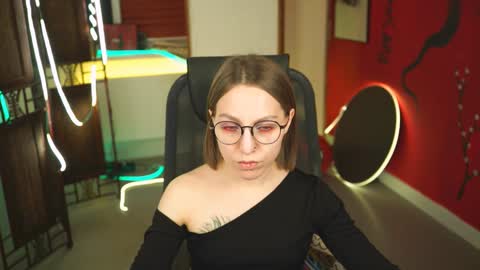 Snapshot of aphexqueen chatting on February 4, 9:17 am APHEX QUEEN online show from February 4, 9:17 am