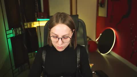 Snapshot of aphexqueen chatting on February 13, 9:20 am APHEX QUEEN online show from February 13, 9:20 am