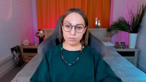 Snapshot of aphexqueen chatting on February 6, 1:32 pm APHEX QUEEN online show from February 6, 1:32 pm