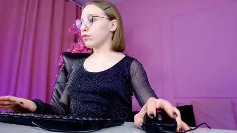 Snapshot of aphexqueen chatting on January 28, 2:10 pm APHEX QUEEN online show from January 28, 2:10 pm