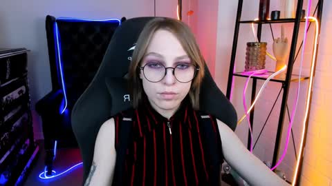 Snapshot of aphexqueen chatting on December 8, 1:03 pm APHEX QUEEN online show from December 8, 1:03 pm