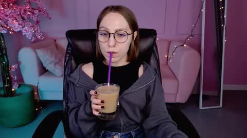 Snapshot of aphexqueen chatting on February 28, 1:03 pm APHEX QUEEN online show from February 28, 1:03 pm