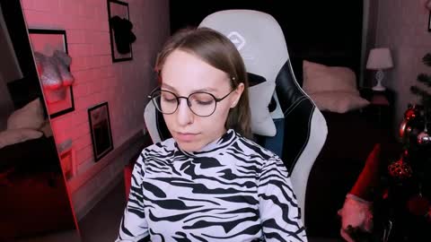 Snapshot of aphexqueen chatting on December 6, 1:44 pm APHEX QUEEN online show from December 6, 1:44 pm