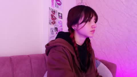 Snapshot of april_bennett chatting on September 17, 12:25 pm online show from September 17, 12:25 pm