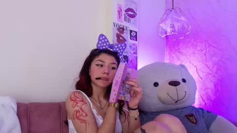 Snapshot of april_bennett chatting on October 18, 12:52 pm online show from October 18, 12:52 pm