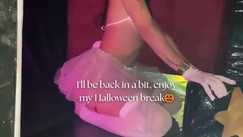 Snapshot of april_bennett chatting on October 13, 12:08 pm online show from October 13, 12:08 pm