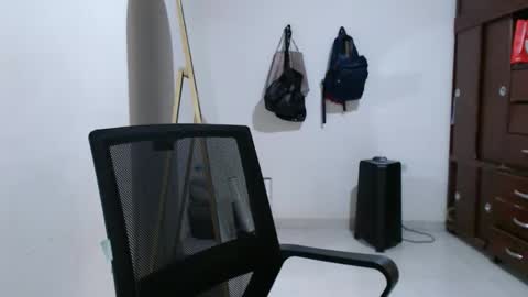 Snapshot of aprilblack_21 chatting on September 15, 7:10 pm emily online show from September 15, 7:10 pm