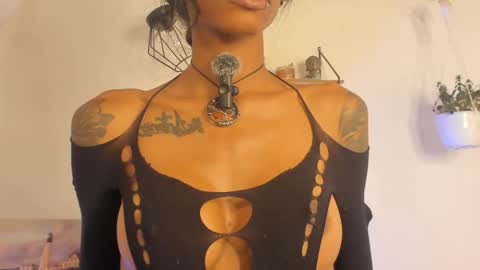 aprillebony319262 online show from March 17, 6:23 pm