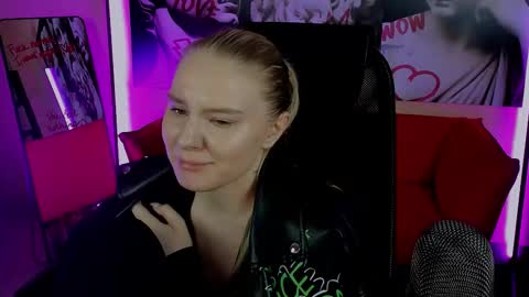 Snapshot of aprilserenity chatting on October 11, 2:38 am April. All year round.  online show from October 11, 2:38 am