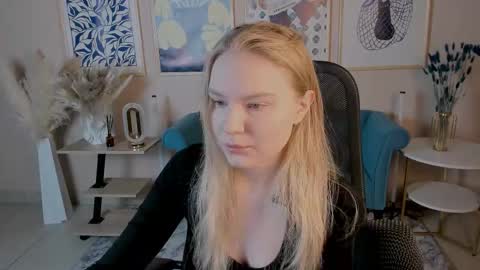 Snapshot of aprilserenity chatting on September 30, 1:44 am April. All year round.  online show from September 30, 1:44 am