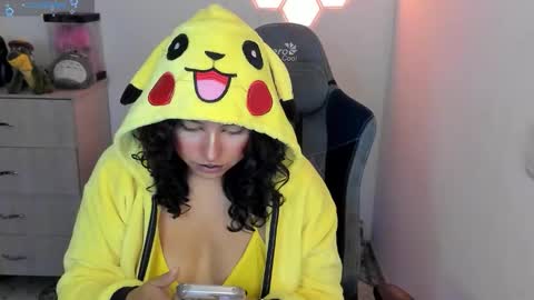 aqua emilly online show from October 26, 12:06 am