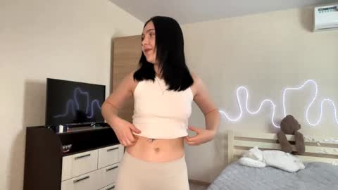 Emi online show from April 3, 1:20 pm