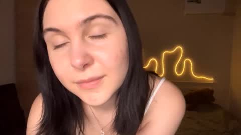 Emi online show from February 25, 4:38 pm