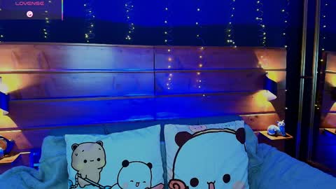 Ari  online show from April 11, 6:55 pm