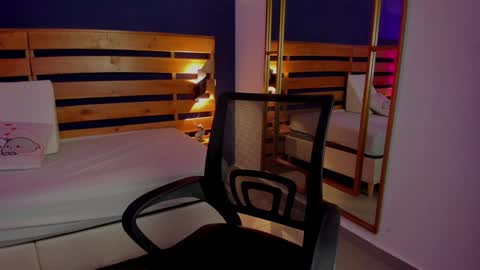 Aria online show from December 19, 7:40 pm