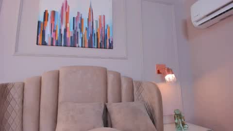 Snapshot of aria_greco chatting on December 6, 3:08 am Aria  online show from December 6, 3:08 am