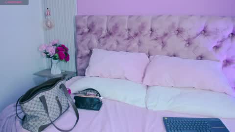 arianawest_ online show from May 21, 12:47 pm