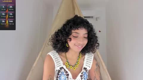 Snapshot of ariella_ruiz chatting on October 7, 12:09 pm A R I online show from October 7, 12:09 pm