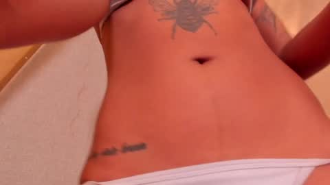 Snapshot of ariella_ruiz chatting on December 2, 2:07 pm A R I online show from December 2, 2:07 pm
