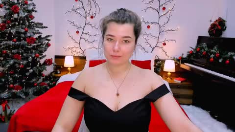 Snapshot of arigraynor chatting on January 25, 8:21 pm Ari online show from January 25, 8:21 pm