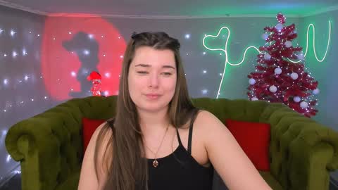 Snapshot of arigraynor chatting on December 29, 7:22 pm Ari online show from December 29, 7:22 pm
