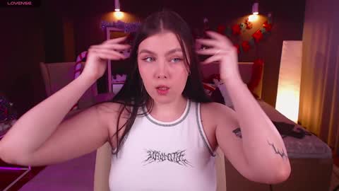 Snapshot of arizonaa_muse chatting on December 22, 12:27 pm Astrid online show from December 22, 12:27 pm