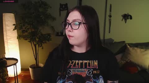 Snapshot of arizonaa_muse chatting on December 5, 12:22 pm Astrid online show from December 5, 12:22 pm