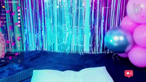Snapshot of artemisa_leon chatting on March 10, 4:49 am artemisa_leon online show from March 10, 4:49 am