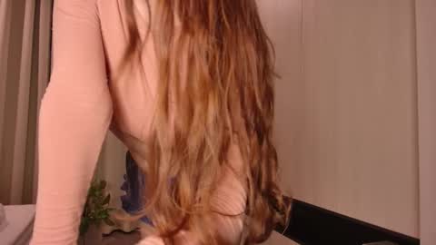 Lina online show from December 5, 5:25 pm