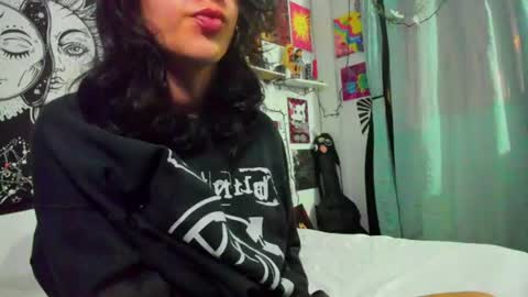 Isabella Cherry online show from June 17, 4:14 am