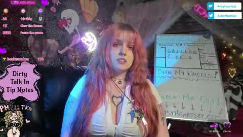 ArtsyHeartsyy online show from November 15, 3:07 am